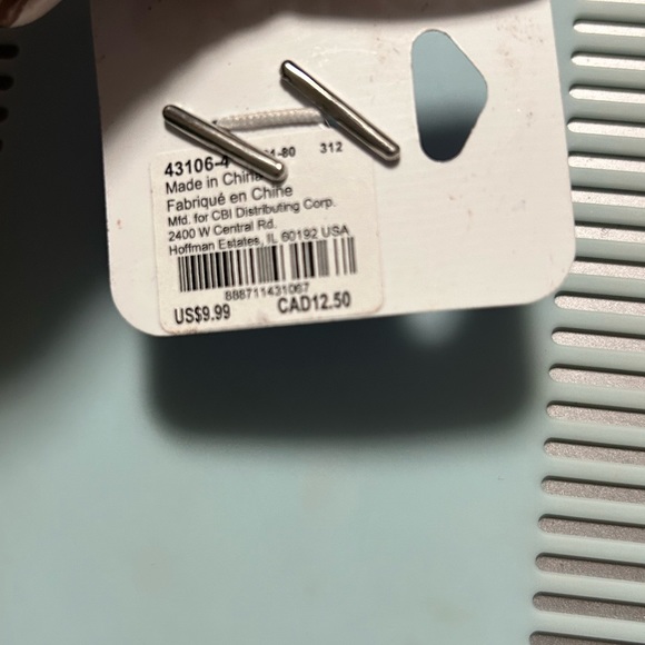 Claire gold butterfly Brand New ring size 8 - Picture 3 of 3